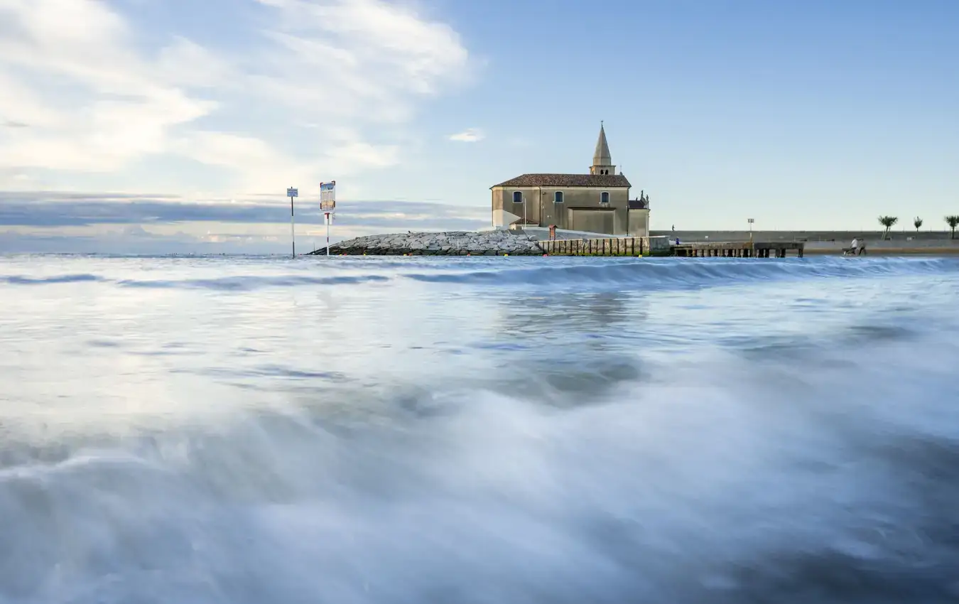 Chiesa di Caorle sul mare Adriatico